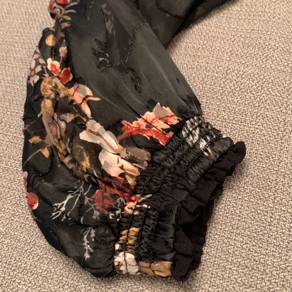 🌷WHBM CHIFFON Lined Off The Shoulder Top - Picture 9 of 11